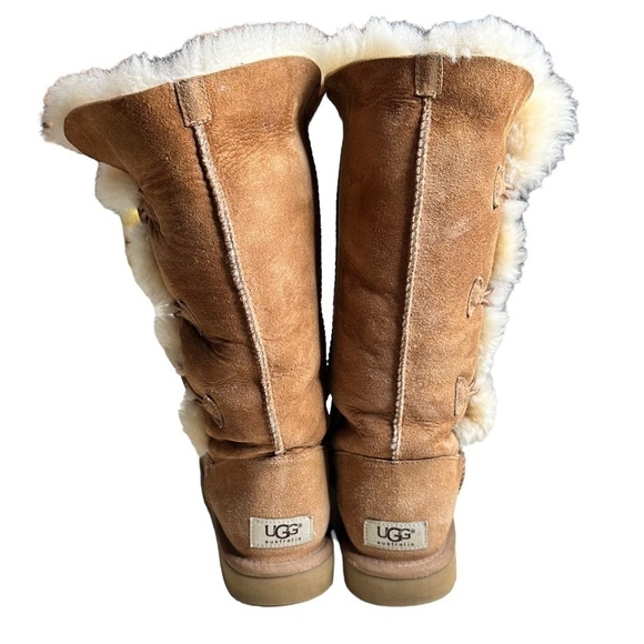 UGG Women’s  Bailey Triple Button Boots. Size 7 - Picture 6 of 10